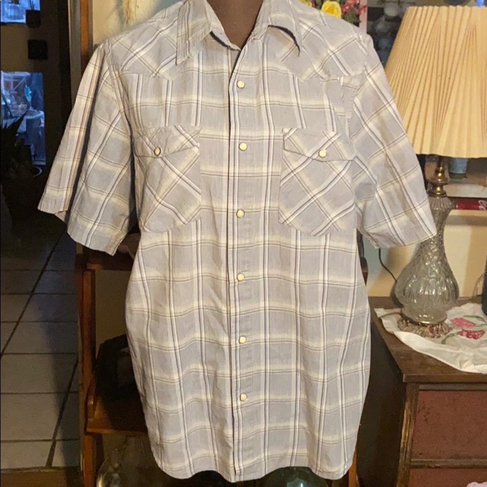 Sideout  snap button checkered shirt. SZ LG